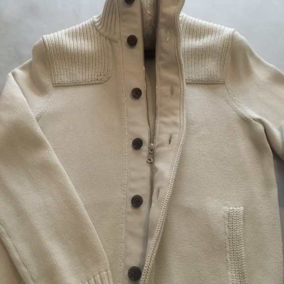 Men’s cotton sweater with inside zipper!